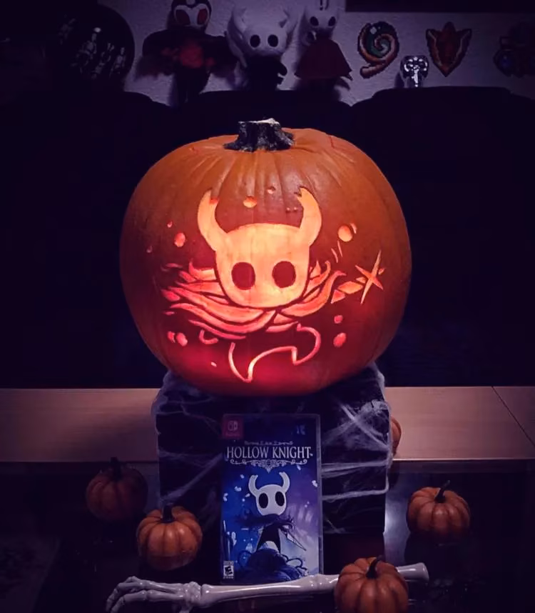 hollow-knight-fan-carves-the-knight-into-a-pumpkin-and-its-gloriously-spooky-image-1
